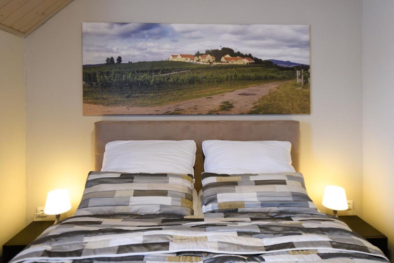 Hotel Vinařství U Kapličky *